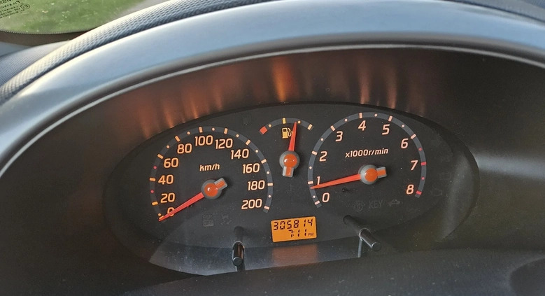 Nissan Micra cena 4250 przebieg: 305000, rok produkcji 2004 z Garwolin małe 172